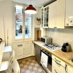 Cuisine Rez De Chaussee Vue Sur Poubelles