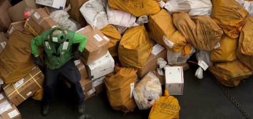 Courrier - Image sous licence cc by Official U.S. Navy Imagery